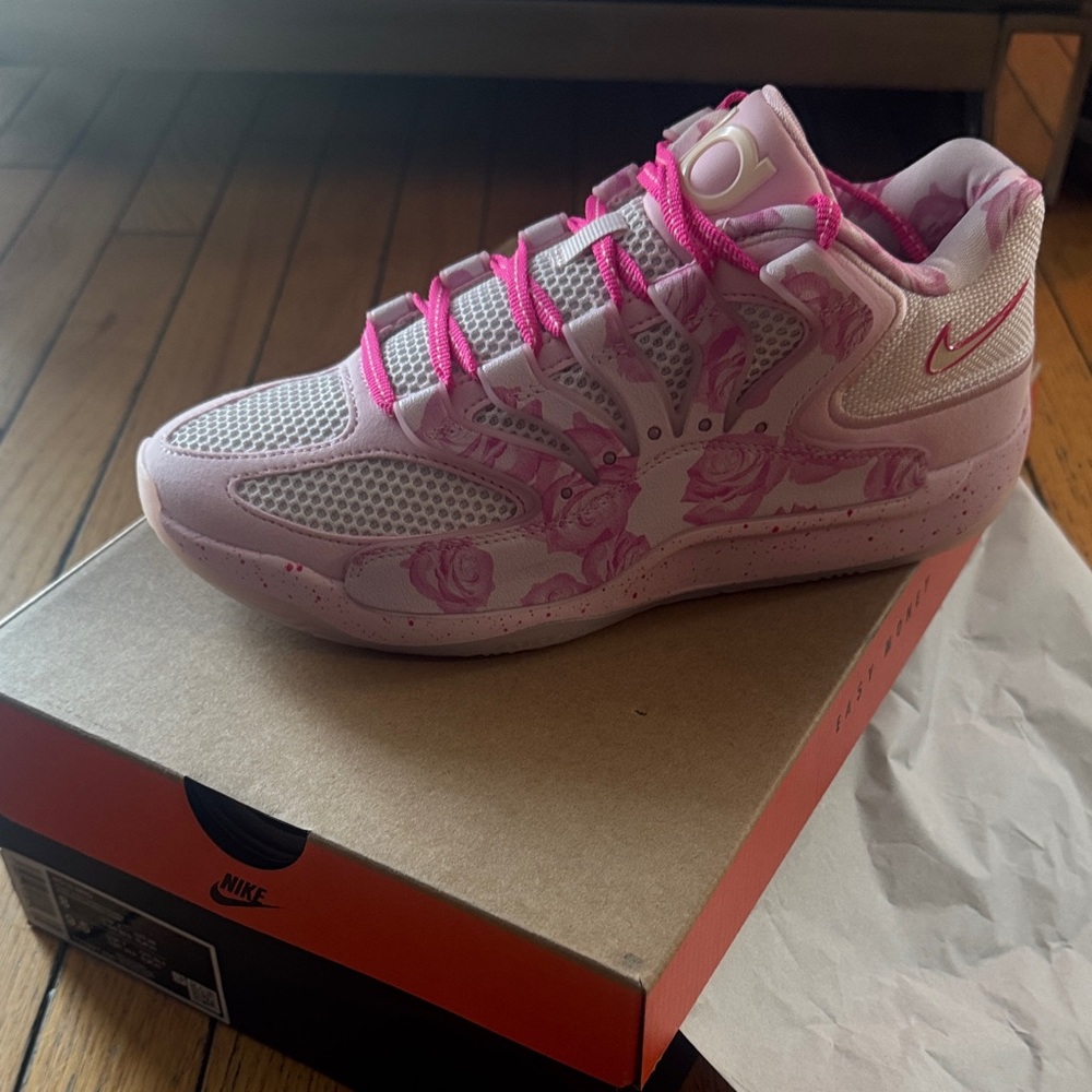 Nike Pink Floral Lace-Up Basketball Shoe 9.5 Brand New